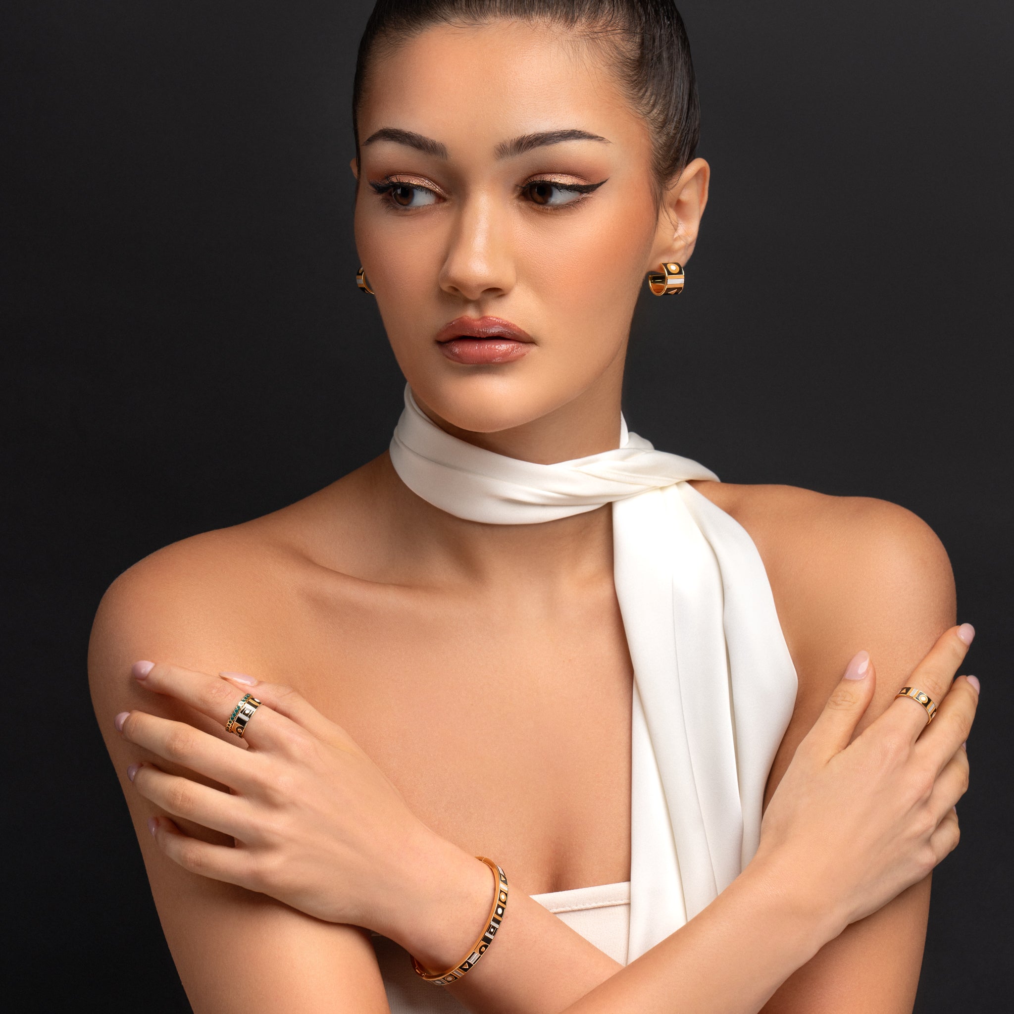 أقراط "نيرا نوفا"