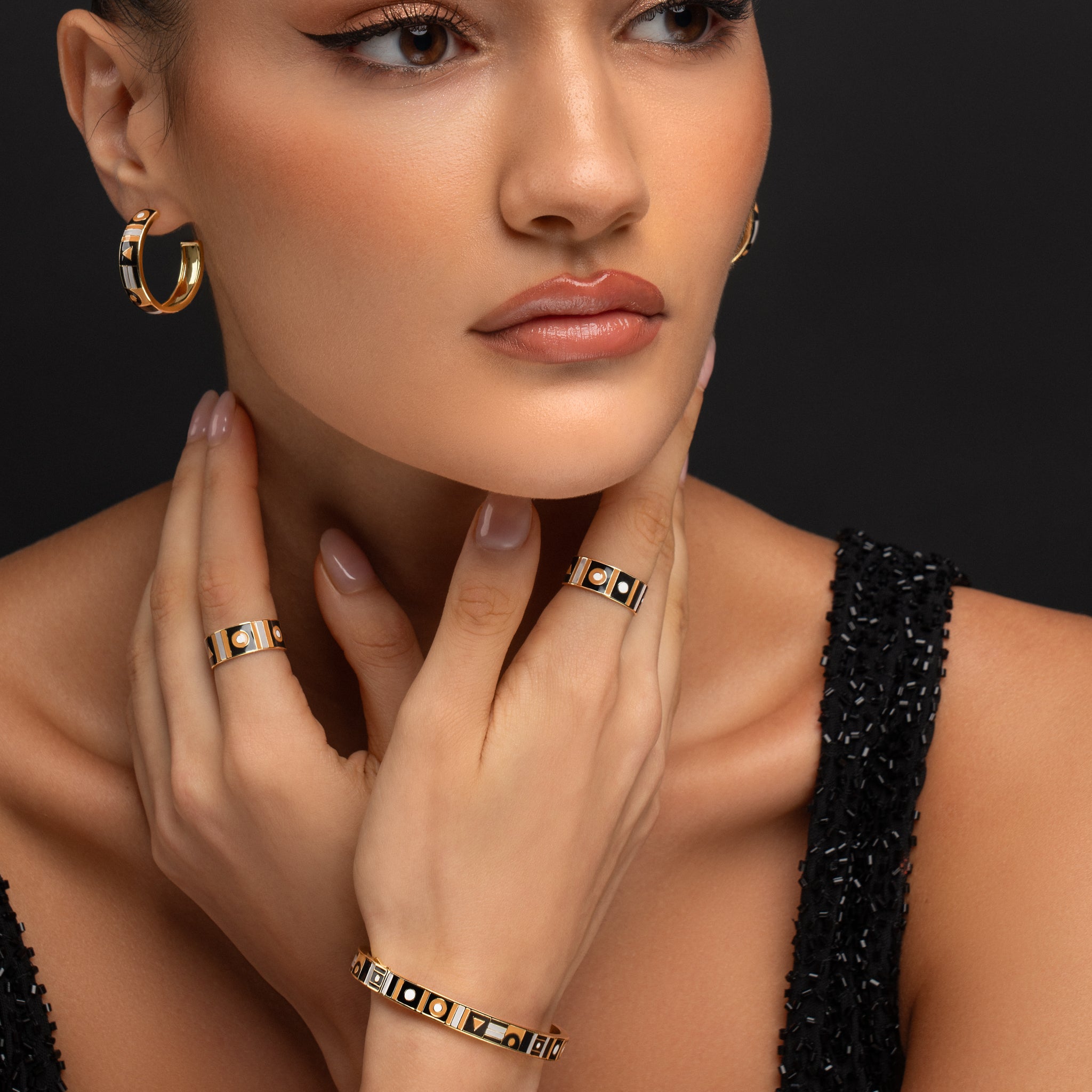 أقراط "نيرا" الاستثنائية