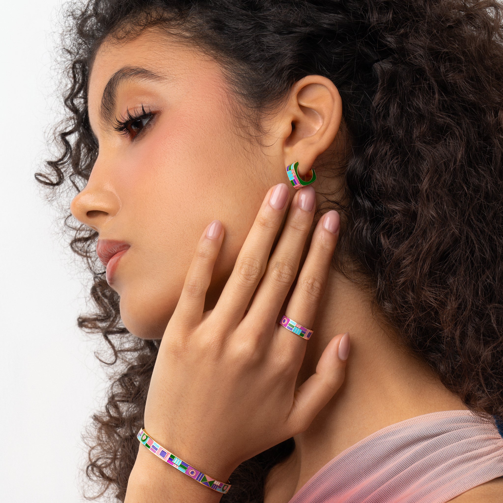 أقراط "أورورا فيلا"