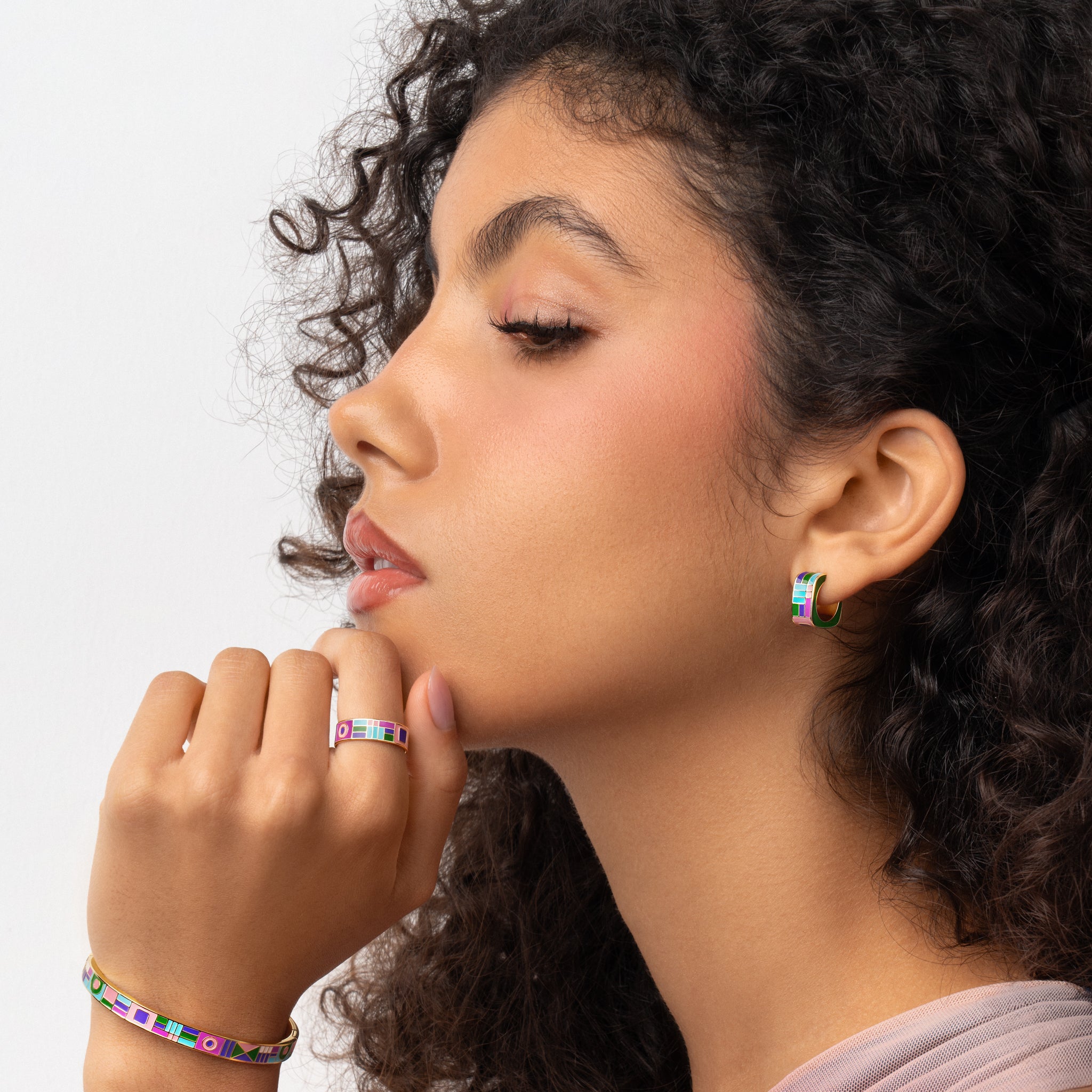 أقراط "أورورا فيلا"