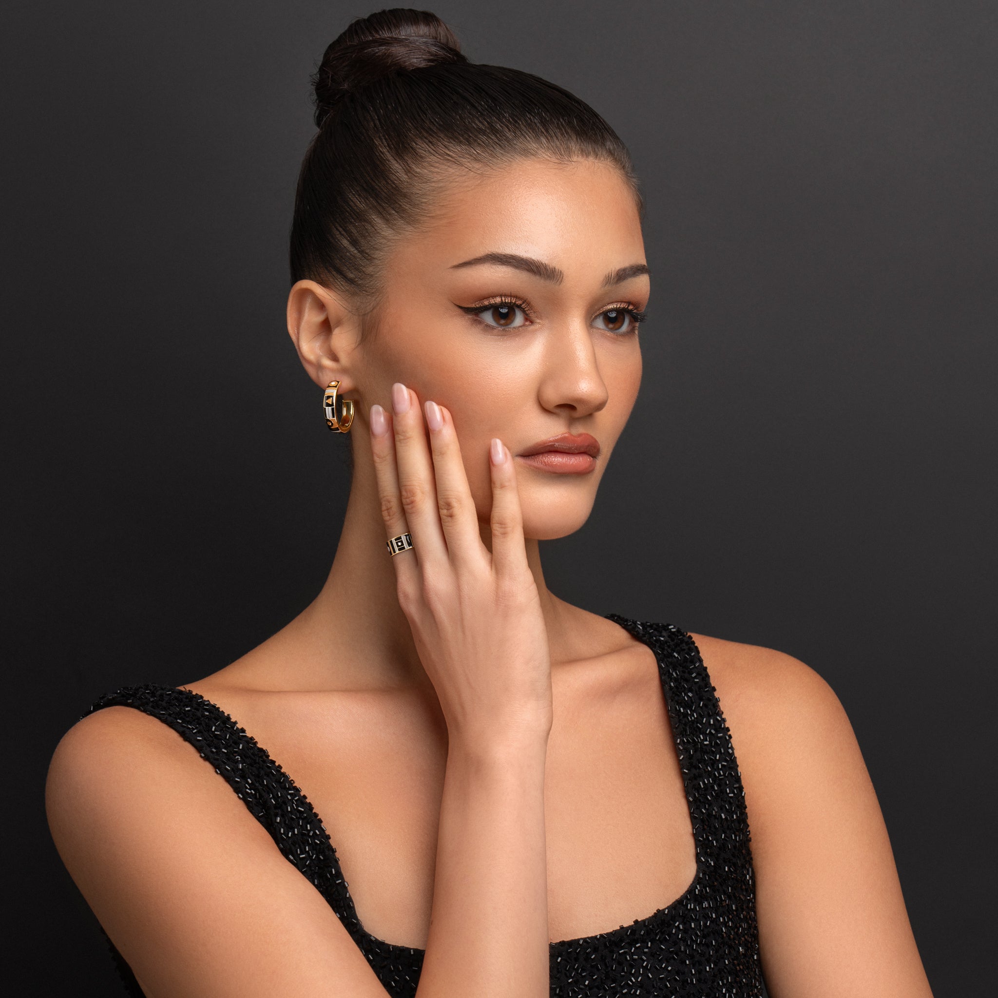 أقراط "نيرا" الاستثنائية